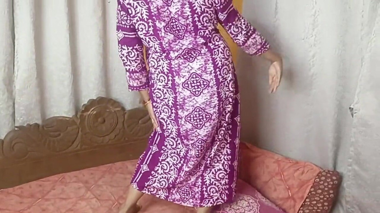 Indianbhabi2: ภรรยาอินเดียนเซ็กซี่ช่วยตัวเองอยู่บ้าน