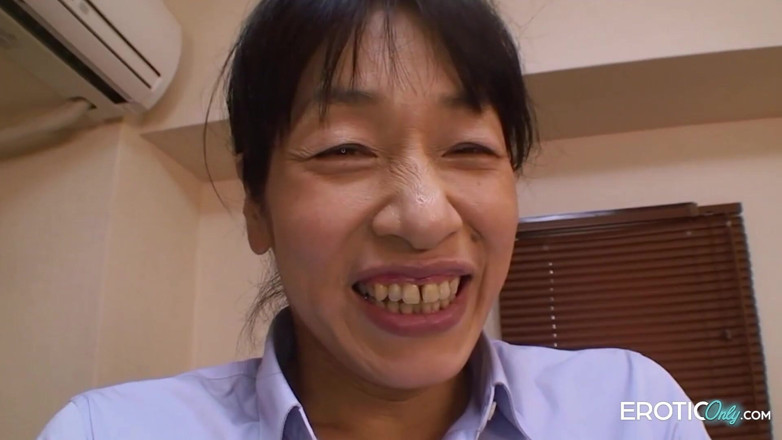 Samurai XXX: Asian Hairy Wet Granny Pussies Fucked by Dildo