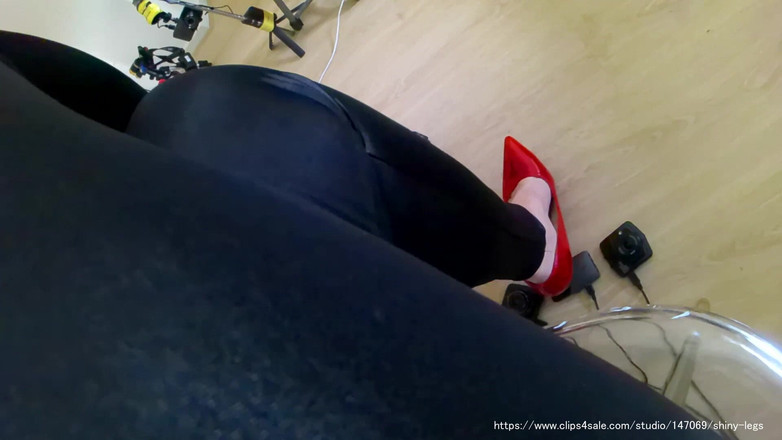 MisS Angel: Sexy beine in meiner Thight lederhose 1.