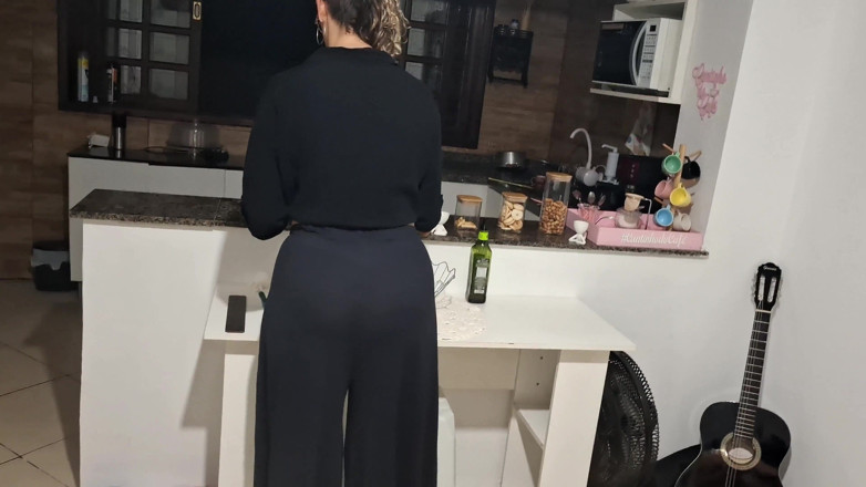 Gabi SweetCouplesStories: Un beau-fils demande de l’aide à sa belle-mère pour qu’il puisse...
