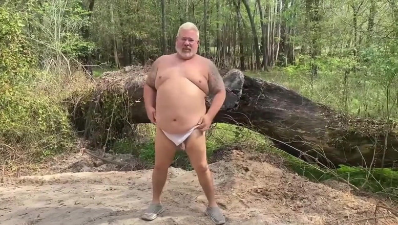Hand-Free-Daddy-Chub: Shooting huge Stepdaddy loads