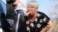 Zona901: 오줌을 싸고 공공 장소에서 빨아주는 시어머니