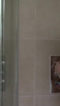 Dirty Scene-2 gordinha Loira Harmony Reigns gosta de foder no banheiro com seu padrasto