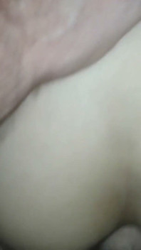 Азиатку трахают в рот и заполняют спермой в любительском видео