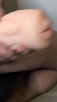 Nesestříhané sólo sezení s Cockringem, Masturbátorem a Výbušným výstřikem