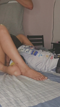Manžel přistihne lesbičku, jak se dělá se svou ženou