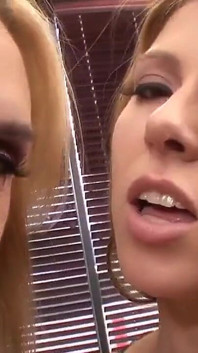 Wanita blonde panas bersemangat untuk batang besar # one0 - video terhangat