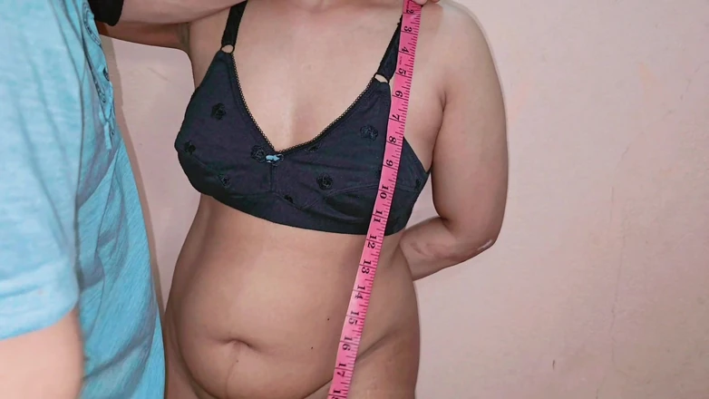 Sairaxsaim: 彼女の太い太ももを測ってから、彼女をファックしました