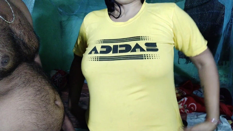 NituRandi94: desi hot mammi ki bete ke saath munh chudaee hindi...