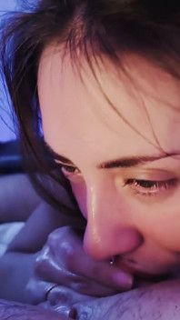 Blowjob basah sehingga pancutan mani di kerongkong saya