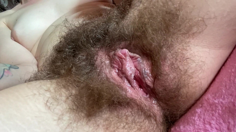 Cuteblonde666: Amateur-blondine, großer kitzler reibt, echter orgasmus mit super behaarter busch