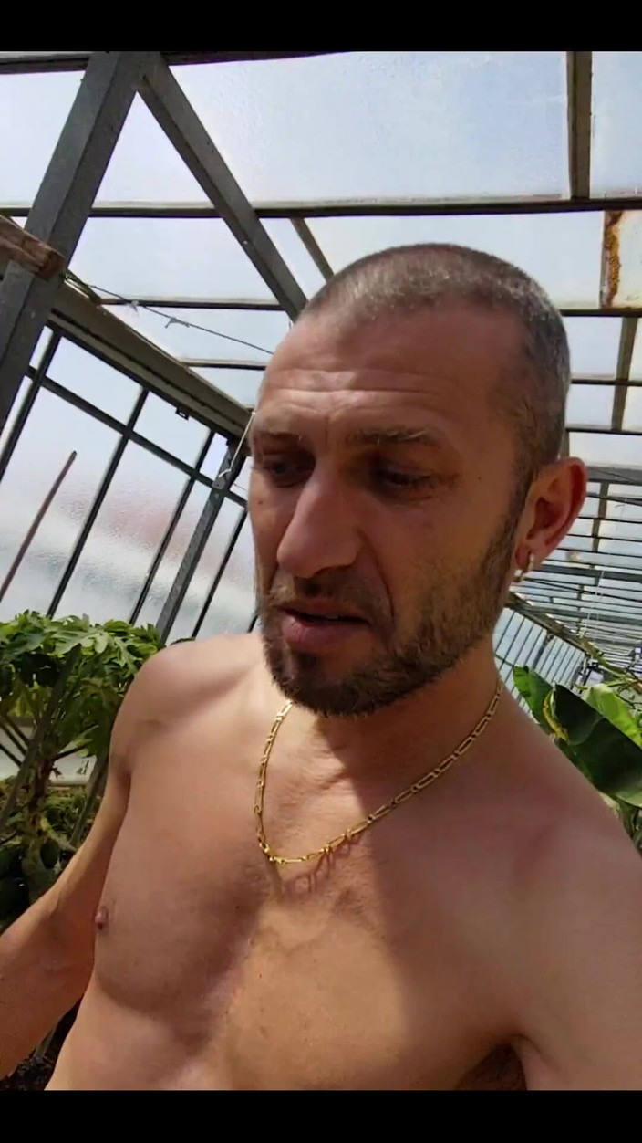 Boy jerking off: Nackt auf meinem land