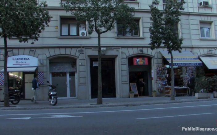Public Disgrace by Kink: Alina Rose bị hai người đàn ông đụ ở nơi công cộng