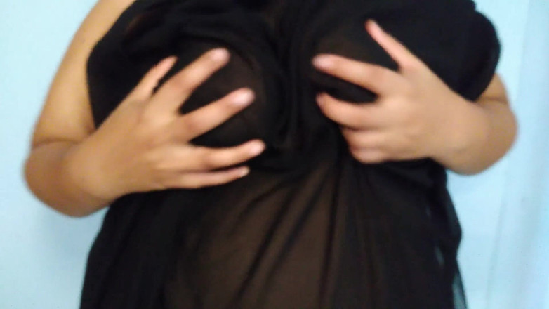 Aria Mia: Ibu tiri bertetek besar