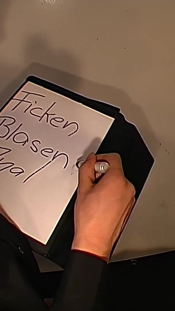 Casting GIRLS AND FIRST PORNO: Versaute Schlampe Bekommt Gesicht Und Muschi Von Der Ganzen Crew...