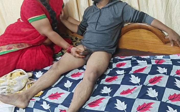 RoyToy: Schüchterner Desi-junge wird beim masturbieren von mami des freundes erwischt,...