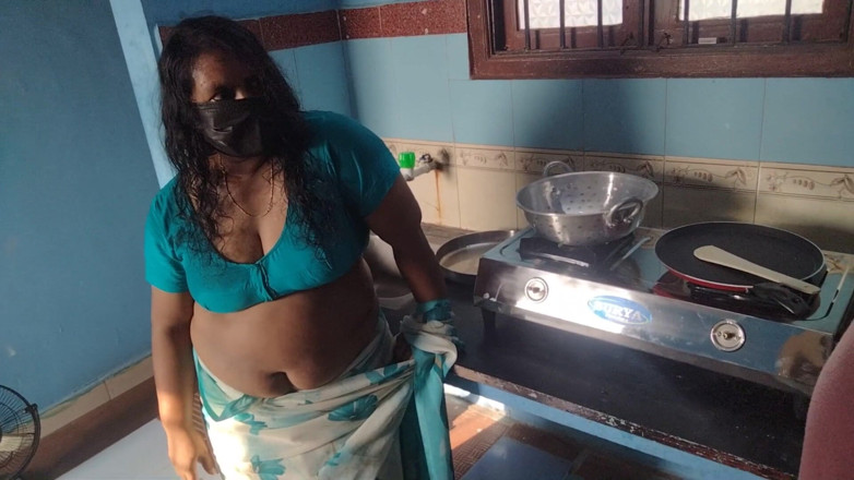 Benita sweety: Juruelektronik berkongkek dengan isteri saya. Saya berada di luar