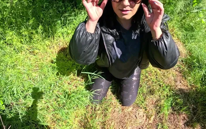 MilfyCalla: Hot Outdoor Blowjob and Cum Play with a Down-jacket 269