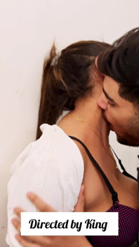 Il video hardcore di sesso a tre di una studentessa indiana