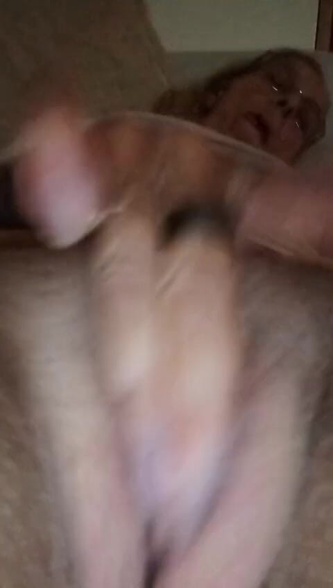 XhellllehX: Little Video While I Work