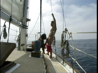 Hot and Wet: Luxusní černá děvka bere bílého ptáka pro spoustu spermatu na jachtě