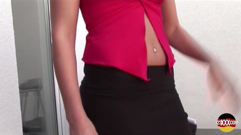 123XXX - 100% Amateurs: Handlicher mann fickt den heißen blonden besitzer