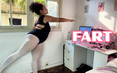 Cutiepiie Chubby: Mollige ballerina scheet tijdens ballettraining