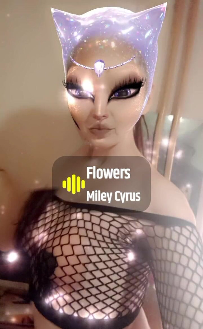 Dominatrix Redsonyja: Kde jsou moji přátelé a fanoušci, ukaž mi, jak moc...