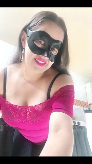 Valery Saenz xxx: 哥伦比亚荡妇继母幻想与大骆驼趾