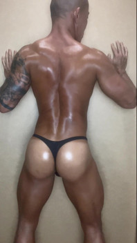 Horny? Ass Addicted? Join My Fan Club Now. Let My Muscle Oiled Bubble Butt Content Entertain You Today!