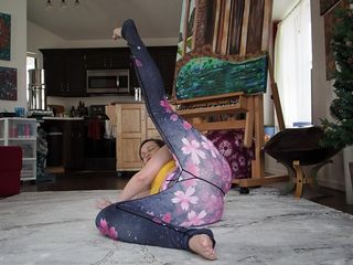 Aurora Willows: Kamera arkası yoga 91
