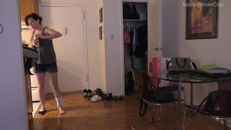 Natalie Wonder: Limping around in my air cast &amp; the distressing distress of...