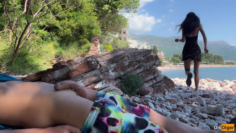 Dis Diger: Une bite s’exhibe sur la plage - une fille a vu...