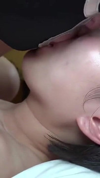 Blushrise naturalne piękno otwiera się, jej nieśmiałe odsłonięcie kończące się w ciepłym, prawie głębokim wydaniu