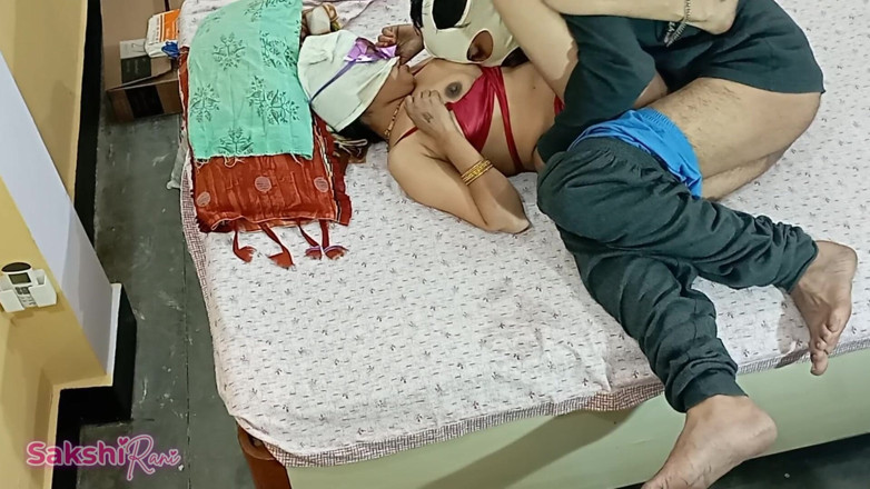sakshi_raniii: भारतीय नवविवाहित दुल्हन हनीमून पर चुदाई करती है देसी पूरा वीडियो