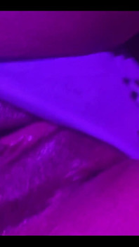 Primo piano squirting sul dildo