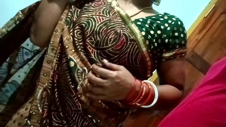 Hot N Sexy: Schattige Indische universiteitsprofessor Nandini seks op zijn hondjes met vriendje...