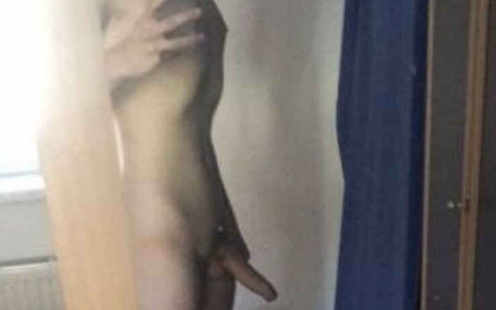 Justin studio: Boybitch alemán muestra cuerpo masturba polla