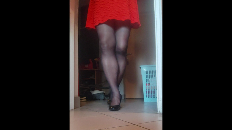 Nattalie Trans: Черные колготки и высокие каблуки