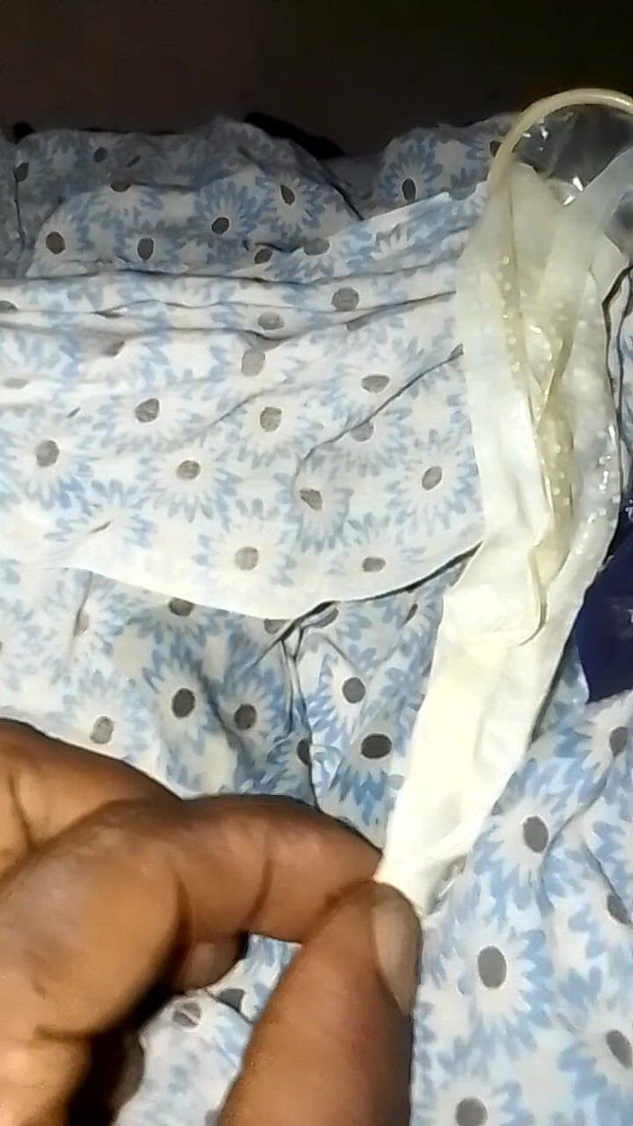 Jaanu294: Meu meio-irmão, minha meia-irmã, se importa, bem como a cama...