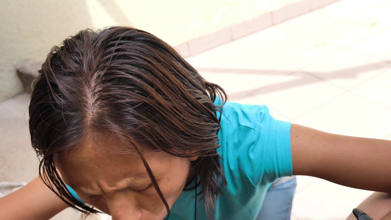 Moo DBOXXX: Una madre venditrice di caramelle per strada succhia il mio...