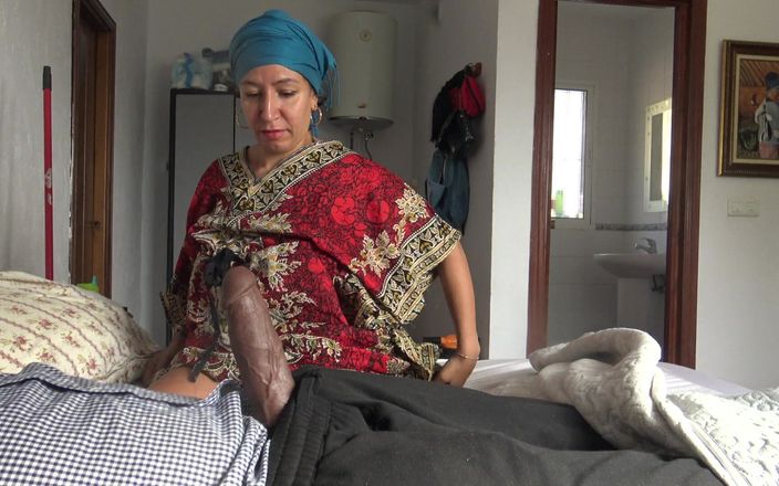 Souzan Halabi: Kody sprzątające z czarnym turystą w hotelu w Stambule