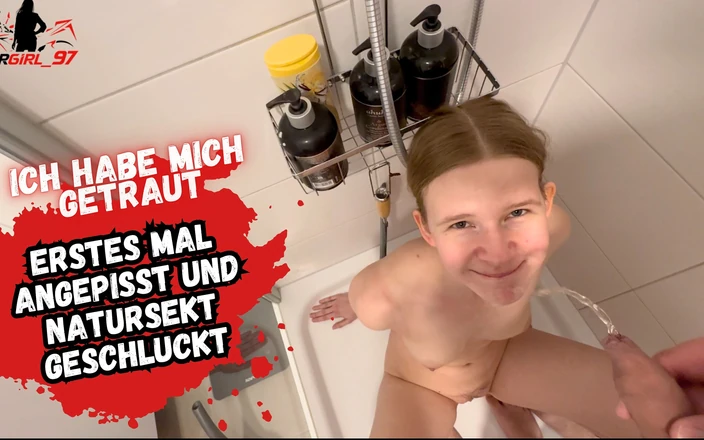 Bikergirl_97: Pane bože! Absolutně porušující tabu! Zkouším čůrání poprvé!