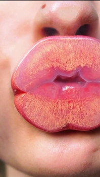 Sensual Golden Melting Kiss