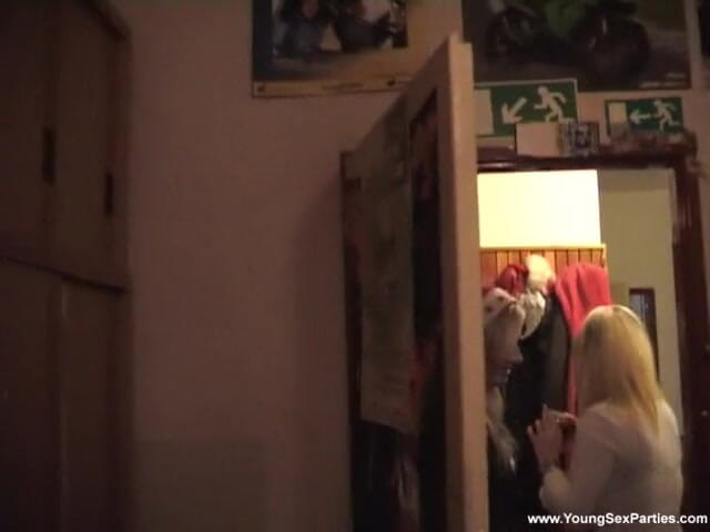 Young Sex Parties: Teens having fetish and sex fun