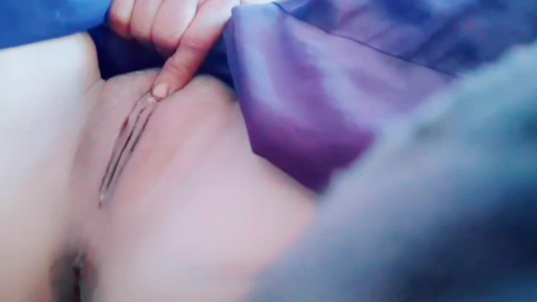 TricolorMusic3: 보지에서 나오는 자동 물, 보지가 매우 젖어