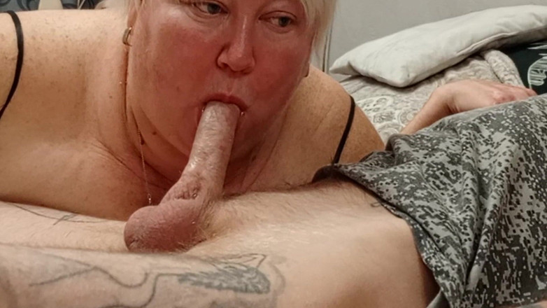 Zona901: Karmiłem macochę spermą w mój dzień wolny