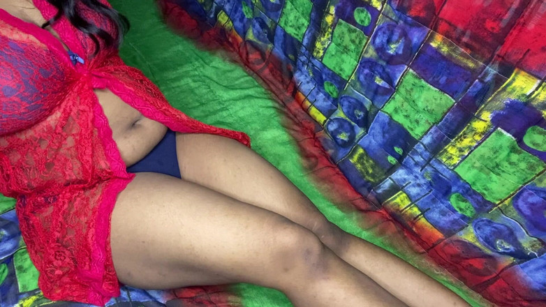 Angoori: Fată indiană desi marathi care își expune țâțele mari futându-se cu degetul,...