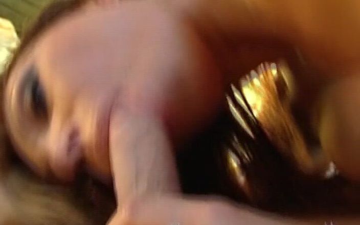 Deutsche XXX Filme: Pelacur Jerman kelas atas menelan air mani setelah bercinta hardcore