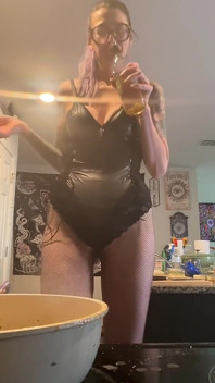 73 Giantess Cooks in Tiny Kitchen